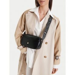 Torebka Beverly Hills Polo Club. Czarne listonoszki Beverly Hills Polo Club, bez wzorów, bez dodatków. Za 199.99 zł.