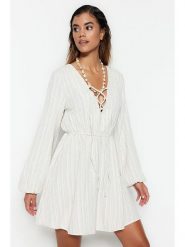 Trendyol Sukienka w kolorze kremowym rozmiar: 38. Brązowe sukienki Trendyol, na imprezę, bez wzorów, bez kołnierzyka, bez ramiączek, mini. Za 82.64 zł.