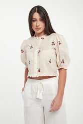 Koszula damska z haftem czereśni TWINSET. Koszule Twinset Milano, bez wzorów, bez kołnierzyka, bez ramiączek. Za 1,049.00 zł.