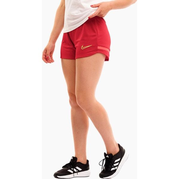 Spodenki treningowe damskie Nike Df Academy 21 Short K. Czerwone szorty sportowe Nike, bez wzorów. Za 60.00 zł.