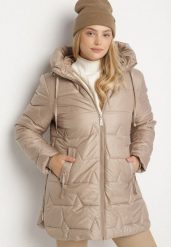Brązowa Pikowana Kurtka o Prostym Kroju z Kapturem Nalarea. Brązowe kurtki Born2be, plus size, bez wzorów, z dzianiny, eleganckie, z kapturem. Za 179.99 zł.