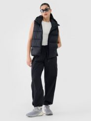 4F Spodnie casual oversize damskie - czarne XS. Czarne spodnie dresowe 4f, bez wzorów, z dresówki, casualowe. W wyprzedaży za 139.99 zł.