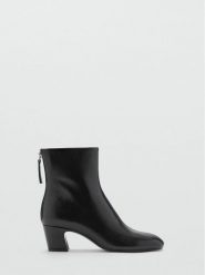 Mango Botki Claire 77067930 Czarny. Czarne botki Mango, bez wzorów, ze skóry, bez obcasa, na słupku, bez zapięcia. Za 199.99 zł.