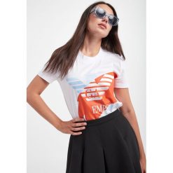 T-shirt EMPORIO ARMANI. Białe t-shirty Emporio Armani, l, bez wzorów, bez kołnierzyka, bez ramiączek. W wyprzedaży za 443.40 zł.