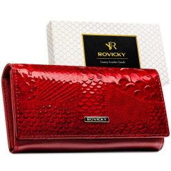 Portfel damski z lakierowanej skóry naturalnej i ekologicznej zamykany na zatrzask Rovicky RPN-27-RSP. Czerwone portfele z aplikacjami, ze skóry. Za 64.00 zł.