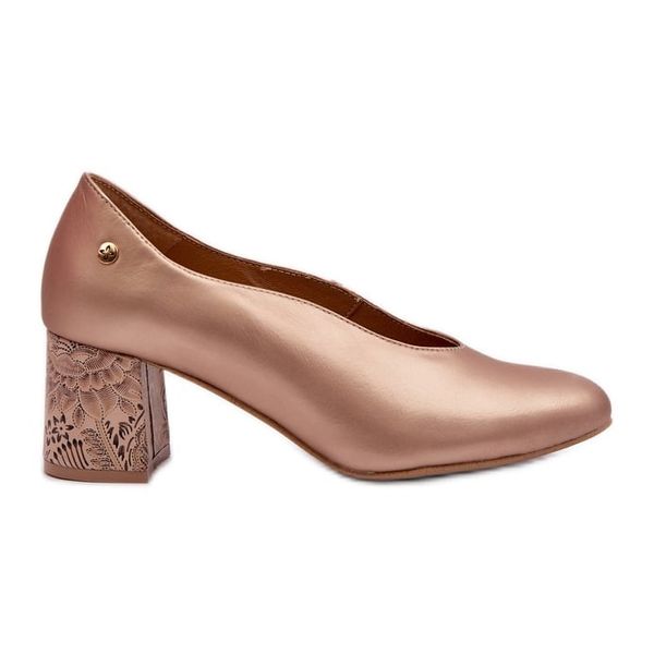 Eleganckie Skórzane Czółenka Na Słupku Maciejka 06422-25 Złote złoty. Żółte czółenka bez wzorów, ze skóry, eleganckie, bez obcasa, na obcasie, bez zapięcia. Za 464.94 zł.