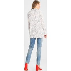 Denham ADVENTURE Koszula white. Koszule marki Denham. Za 589.00 zł.