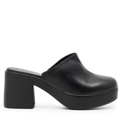 Klapki Lasocki. Czarne klapki Lasocki, bez wzorów, bez obcasa, bez zapięcia. Za 199.99 zł.