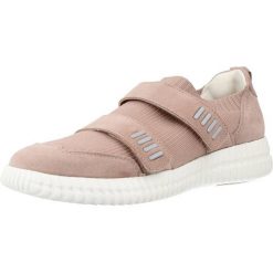 Buty GEOX D NOOVAE B Nago. Czerwone buty trekkingowe Geox, bez wzorów, z tkaniny, bez zapięcia, trekkingowe. Za 352.99 zł.