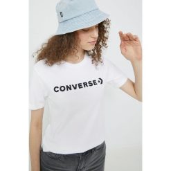 Converse t-shirt bawełniany kolor biały. Białe t-shirty Converse, z aplikacjami, z bawełny, bez kołnierzyka, bez ramiączek. W wyprzedaży za 93.99 zł.