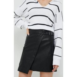 Sisley spódnica kolor czarny mini prosta. Czarne spódnice Sisley, na co dzień, bez wzorów, z materiału, mini. W wyprzedaży za 264.99 zł.