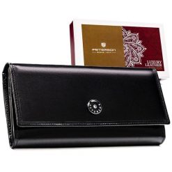 Duży, skórzany portfel damski w czarnym kolorze zamykany klapką na zatrzask - Peterson. Czarne portfele Peterson, bez wzorów, ze skóry. Za 129.00 zł.