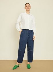 BGN Spodnie w kolorze granatowym rozmiar: 40. Niebieskie spodnie materiałowe BGN, bez wzorów, z materiału. Za 121.99 zł.