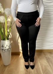 Czarne elastyczne spodnie Jasmin ze zwężaną nogawką PLUS SIZE XXL. Czarne spodnie materiałowe Nasi partnerzy, bez wzorów, z elastanu, biznesowe, krótkie. Za 179.90 zł.