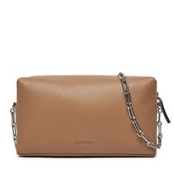 Torebka Calvin Klein. Brązowe listonoszki Calvin Klein, bez wzorów, bez dodatków. Za 229.99 zł.