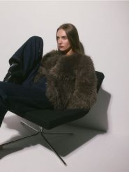 Kurtka ze sztucznego futra - brązowy. Brązowe kurtki Reserved, l, bez wzorów, bez kaptura. W wyprzedaży za 219.99 zł.