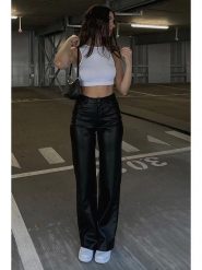 Trendyol Spodnie w kolorze czarnym rozmiar: L. Czarne spodnie materiałowe Trendyol, bez wzorów, z materiału, klasyczne, z podwyższonym stanem. Za 139.95 zł.