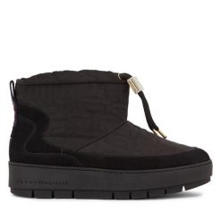 Śniegowce Tommy Hilfiger. Czarne śniegowce Tommy Hilfiger, bez wzorów, bez zapięcia. Za 1,039.00 zł.