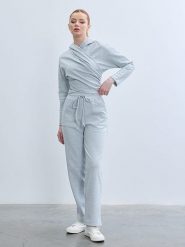 BGN Spodnie w kolorze błękitnym rozmiar: 40. Niebieskie spodnie materiałowe BGN, bez wzorów, z materiału. Za 56.99 zł.