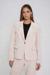 Jednorzędowa marynarka beżowa. Brązowe marynarki i żakiety MOODO, l, bez wzorów, z elastanu, bez ramiączek. Za 199.99 zł.