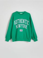 Bawełniana bluza z nadrukiem - zielony. Zielone bluzy Reserved, l, bez wzorów, z bawełny, bez ramiączek, bez kaptura. W wyprzedaży za 69.99 zł.