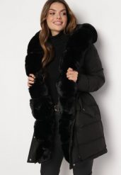 Czarna Pikowana Kurtka z Ozdobnym Futerkiem Dristella. Czarne kurtki Born2be, l, z aplikacjami, bez kaptura. Za 379.99 zł.
