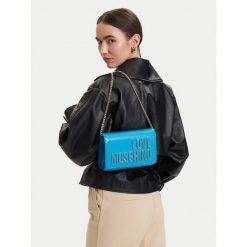 Torebka LOVE MOSCHINO. Niebieskie kopertówki Love Moschino, bez wzorów, wizytowe, bez dodatków. Za 647.99 zł.