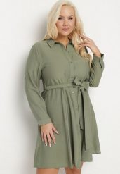 Zielona Wiskozowa Sukienka Koszulowa z Materiałowym Paskiem Edirilea. Zielone sukienki Born2be, na co dzień, xl, bez wzorów, z jeansu, eleganckie, bez kołnierzyka, bez ramiączek, midi, koszulowe. W wyprzedaży za 84.99 zł.