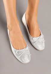 Srebrne Balerinki Vices z Kokardką i Tłoczeniem Imitującym Skórę Węża Mirtewi. Szare baleriny Born2be, bez wzorów, z jeansu, eleganckie, bez obcasa, na płaskiej podeszwie, bez zapięcia. Za 49.99 zł.