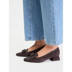 Czółenka Lasocki. Brązowe czółenka Lasocki, bez wzorów, bez obcasa, bez zapięcia. Za 269.99 zł.