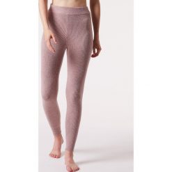 Bessma Prążkowane Legginsy - M - Przydymiony Róż - Etam. Czerwone legginsy Etam, bez wzorów, prążkowane. Za 189.90 zł.