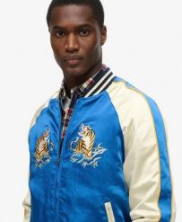 Superdry Sukajan Haftowana Kurtka Bomber – Lekki Błysk. Niebieskie kurtki Superdry, xl, bez wzorów, z bawełny, bez kaptura. Za 589.10 zł.