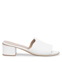 Klapki Lasocki. Białe klapki Lasocki, bez wzorów, bez obcasa, bez zapięcia. Za 199.99 zł.