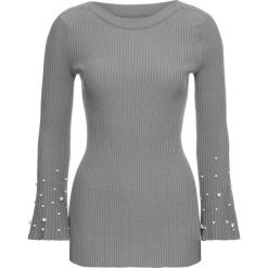 Sweter z rozkloszowanymi rękawami i perełkami bonprix szary melanż. Swetry marki bonprix. Za 44.99 zł.