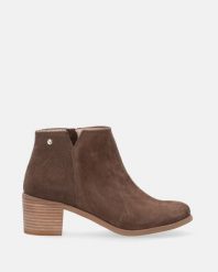 BRĄZOWE BOTKI Z ZAMSZU 205 VELOUR TAUPE. Brązowe botki Venezia, bez wzorów, ze skóry, bez obcasa, bez zapięcia. Za 499.00 zł.