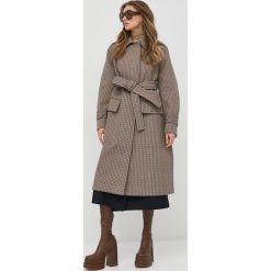 Victoria Beckham płaszcz damski kolor beżowy przejściowy. Brązowe płaszcze VICTORIA BECKHAM, bez wzorów, bez kaptura. W wyprzedaży za 4,679.90 zł.