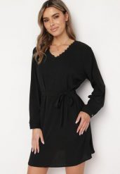 Czarna Sukienka Mini Rozkloszowana z Paskiem i Koronkową Wstawką Varanil. Czarne sukienki Born2be, na co dzień, xl, bez wzorów, z koronki, bez kołnierzyka, bez ramiączek, mini, rozkloszowane. W wyprzedaży za 41.99 zł.