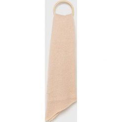 Pieces szalik damski kolor beżowy gładki. Brązowe szaliki i kominy Pieces, bez wzorów, z dzianiny. W wyprzedaży za 52.99 zł.