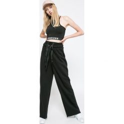 Missguided - Spodnie by Jourdan Dunn. Spodnie materiałowe Missguided. W wyprzedaży za 59.90 zł.