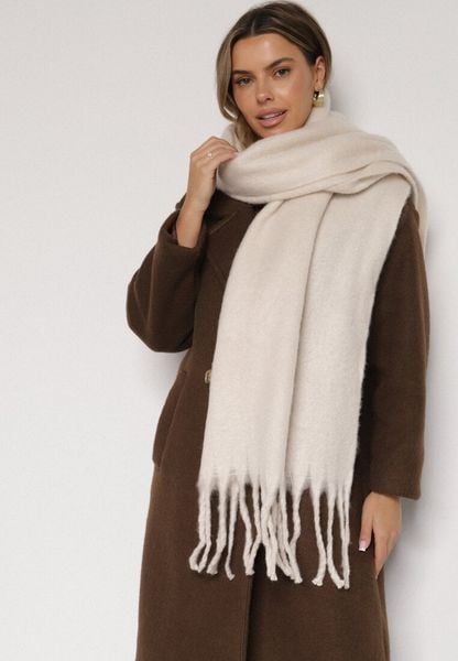 Jasnobeżowy Szalik z Frędzlami Owedarria. Brązowe szaliki i kominy Born2be, bez wzorów, z dresówki, eleganckie. Za 44.99 zł.