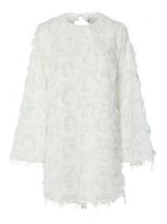 YAS Sukienka koktajlowa 26038226 Biały Loose Fit. Białe sukienki YAS, bez wzorów, z syntetyku, wizytowe, bez kołnierzyka, bez ramiączek. Za 379.99 zł.