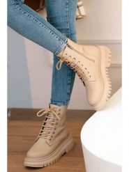 Gerois Trzewiki w kolorze piaskowym rozmiar: 37. Brązowe botki Gerois, bez wzorów, z materiału, bez obcasa, na platformie, bez zapięcia. Za 131.74 zł.