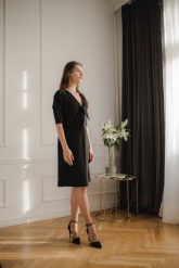 Czarna Elegancka Sukienka z Plisowanym Dołem. Czarne sukienki Figl, s, bez wzorów, z elastanu, eleganckie, bez kołnierzyka, bez ramiączek, plisowane. Za 289.00 zł.