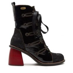 Botki Laura Vita. Czarne botki LAURA VITA, bez wzorów, bez obcasa, na słupku, bez zapięcia. Za 419.99 zł.