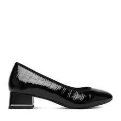 Czółenka Go Soft. Czarne czółenka GO SOFT, bez wzorów, bez obcasa, bez zapięcia. Za 179.99 zł.
