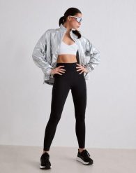 Damskie legginsy biegowe, wysoki stan, kieszenie, squat proof Le Run czarne. Czarne legginsy AIM'N, bez wzorów, z elastanu. Za 381.00 zł.