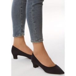 Niebieskie Czółenka Catch. Czółenka marki Born2be. Za 49.99 zł.