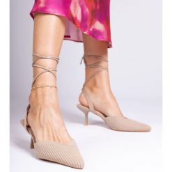 Brązowe czółenka materiałowe na szpilce z otwartą pietą. Brązowe czółenka bez wzorów, z gumy, eleganckie, z otwartym noskiem, bez obcasa, na obcasie, bez zapięcia. Za 81.09 zł.