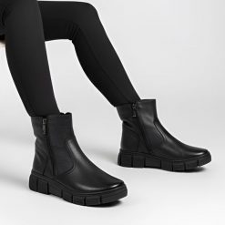 Botki damskie Wasak, z licowej skóry na płaskim obcasie i zapinane na suwak, czarne, 730. Czarne botki Wasak, bez wzorów, z jeansu, eleganckie, bez obcasa, na płaskiej podeszwie, bez zapięcia. Za 289.00 zł.