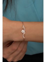 Heliophilia Srebrna bransoletka z elementem ozdobnym rozmiar: onesize. Szare bransoletki Heliophilia, z cyrkonią, srebrne. Za 78.99 zł.